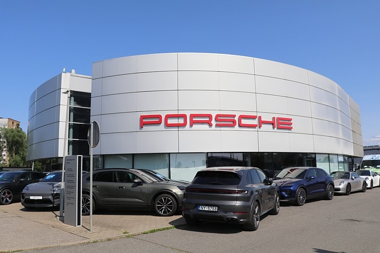 Piedalamies «Porsche Latvija» klientu dienās, lai paceļotu ar dažādiem Porsche 911 un 718 spēkratiem 372537
