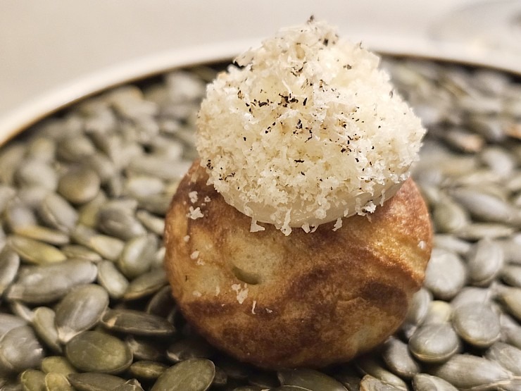 Vecrīgas Michelin saraksta viesnīcas «Grand Palace Hotel» restorāns «Seasons» piedāvā jaunu un izsmalcinātu ēdienkarti 373071