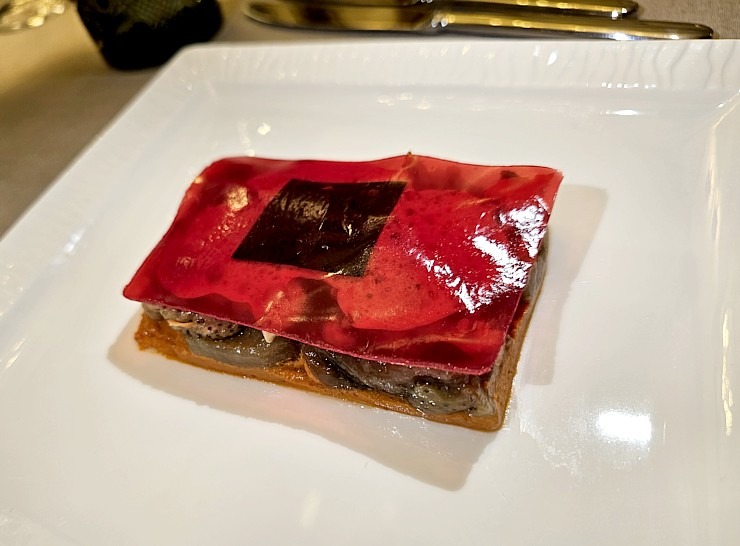 Vecrīgas Michelin saraksta viesnīcas «Grand Palace Hotel» restorāns «Seasons» piedāvā jaunu un izsmalcinātu ēdienkarti 373079
