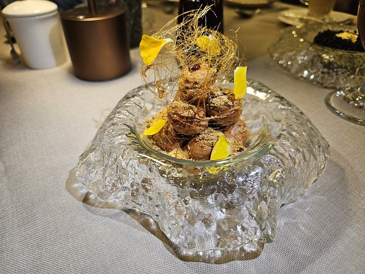 Vecrīgas Michelin saraksta viesnīcas «Grand Palace Hotel» restorāns «Seasons» piedāvā jaunu un izsmalcinātu ēdienkarti 373101