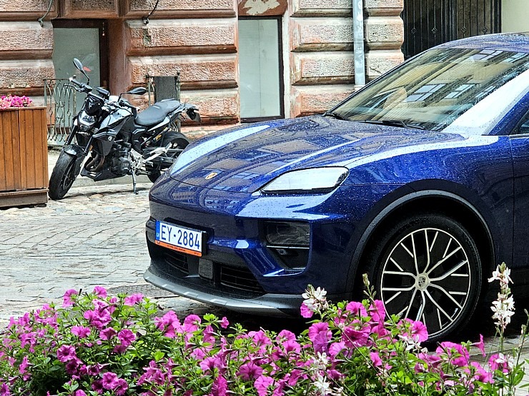 Sadarbībā ar auto nomu «SIXT Latvija» un «Porsche Macan 4» ceļojam uz Valmieru pēc zelta medaļas Sadarbībā ar auto nomu «SIXT Latvija» un «Porsche Macan 4» ceļojam uz Valmieru pēc zelta medaļas 373373