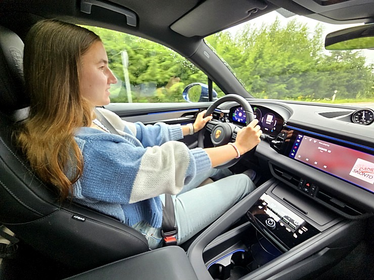 Sadarbībā ar auto nomu «SIXT Latvija» un «Porsche Macan 4» ceļojam uz Valmieru pēc zelta medaļas Sadarbībā ar auto nomu «SIXT Latvija» un «Porsche Macan 4» ceļojam uz Valmieru pēc zelta medaļas 373350