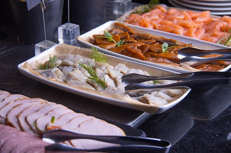 Ejam brokastīs (20 eiro) uz «Radisson Blu Ridzene Hotel» leģendāro restorānu «Piramīda».  Foto: Radisson Blu Ridzen 373427