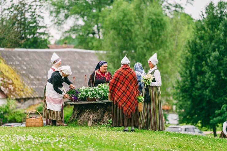Ar rīta sauli svin Dainu kalnu 40. dzimšanas dienu 373521