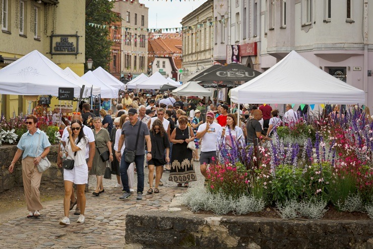 Cēsis ar vērienu svin pilsētas svētkus 373994