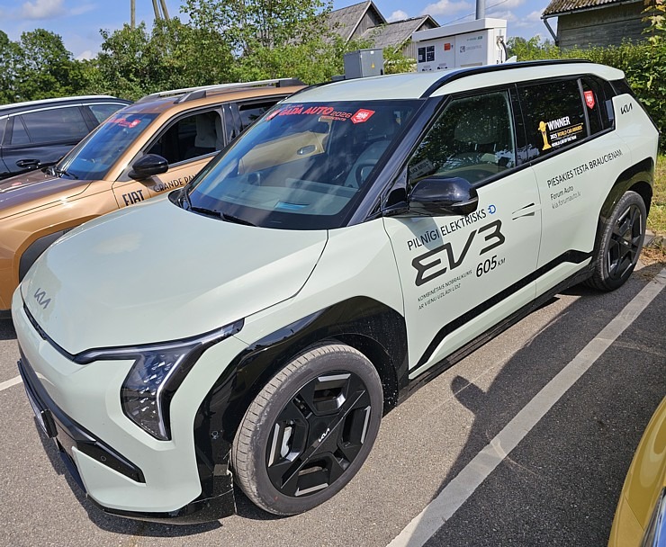 Travelnews.lv piedalās «Gada auto» testa braucienā ar 22 automašīnām 375039