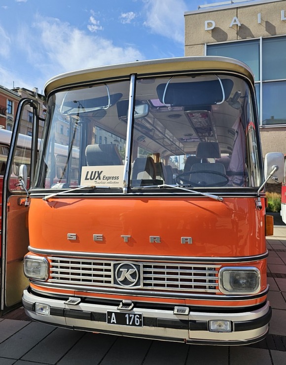 Retro autobusu festivāls - «Lux Express Latvia» atzīmē 30 gadu jubileju pasažieru pārvadājumu jomā Retro autobusu festivāls - «Lux Express Latvia» atzīmē 30 gadu jubileju pasažieru pārvadājumu jomā 375417