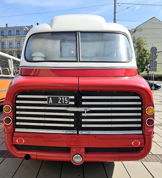 Retro autobusu festivāls - «Lux Express Latvia» atzīmē 30 gadu jubileju pasažieru pārvadājumu jomā Retro autobusu festivāls - «Lux Express Latvia» atzīmē 30 gadu jubileju pasažieru pārvadājumu jomā 375426