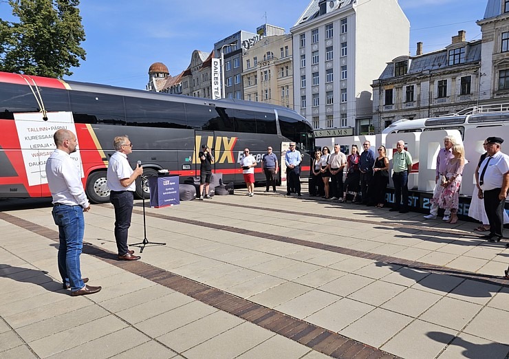 Retro autobusu festivāls - «Lux Express Latvia» atzīmē 30 gadu jubileju pasažieru pārvadājumu jomā Retro autobusu festivāls - «Lux Express Latvia» atzīmē 30 gadu jubileju pasažieru pārvadājumu jomā 375437