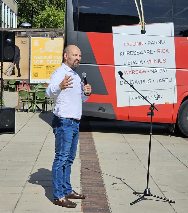 Retro autobusu festivāls - «Lux Express Latvia» atzīmē 30 gadu jubileju pasažieru pārvadājumu jomā Retro autobusu festivāls - «Lux Express Latvia» atzīmē 30 gadu jubileju pasažieru pārvadājumu jomā 375438