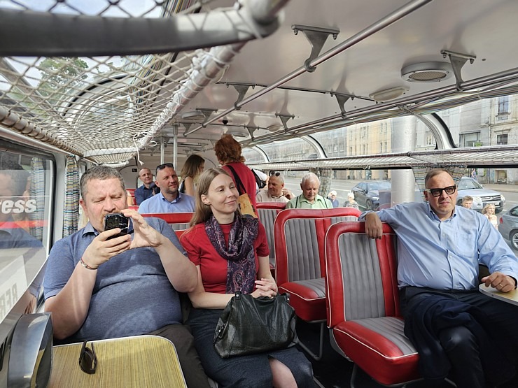 Retro autobusu festivāls - «Lux Express Latvia» atzīmē 30 gadu jubileju pasažieru pārvadājumu jomā Retro autobusu festivāls - «Lux Express Latvia» atzīmē 30 gadu jubileju pasažieru pārvadājumu jomā 375445