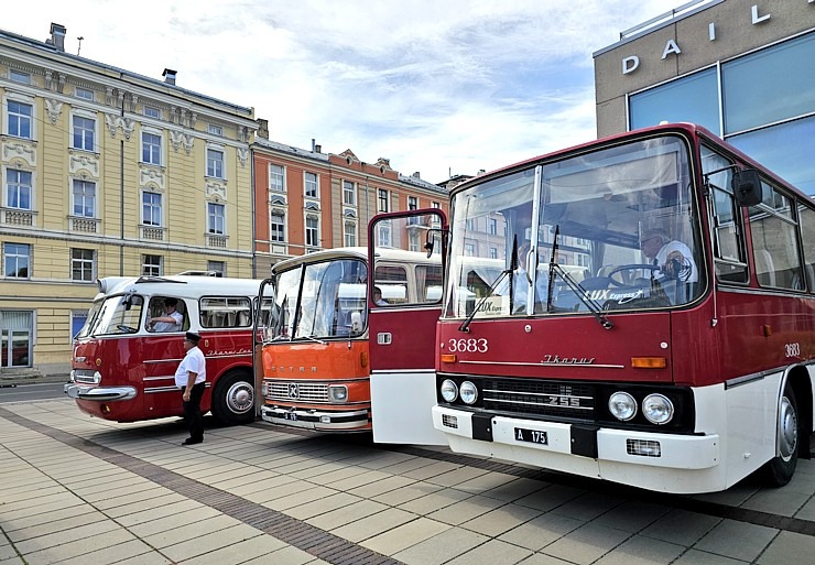 Retro autobusu festivāls - «Lux Express Latvia» atzīmē 30 gadu jubileju pasažieru pārvadājumu jomā Retro autobusu festivāls - «Lux Express Latvia» atzīmē 30 gadu jubileju pasažieru pārvadājumu jomā 375410