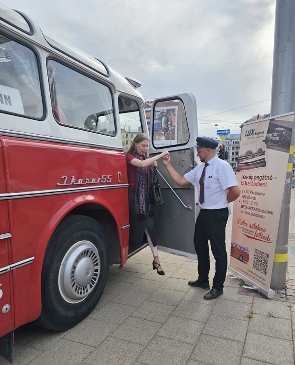 Retro autobusu festivāls - «Lux Express Latvia» atzīmē 30 gadu jubileju pasažieru pārvadājumu jomā Retro autobusu festivāls - «Lux Express Latvia» atzīmē 30 gadu jubileju pasažieru pārvadājumu jomā 375446