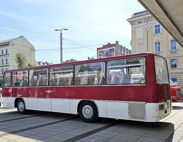 Retro autobusu festivāls - «Lux Express Latvia» atzīmē 30 gadu jubileju pasažieru pārvadājumu jomā Retro autobusu festivāls - «Lux Express Latvia» atzīmē 30 gadu jubileju pasažieru pārvadājumu jomā 375454