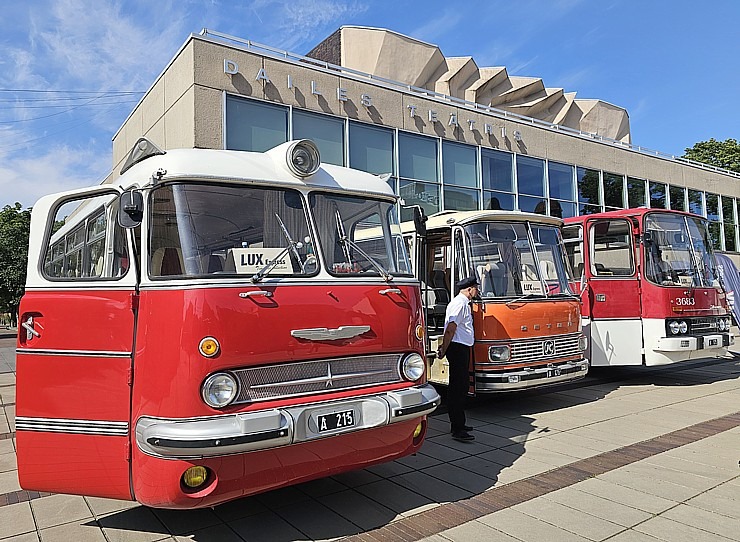 Retro autobusu festivāls - «Lux Express Latvia» atzīmē 30 gadu jubileju pasažieru pārvadājumu jomā Retro autobusu festivāls - «Lux Express Latvia» atzīmē 30 gadu jubileju pasažieru pārvadājumu jomā 375411