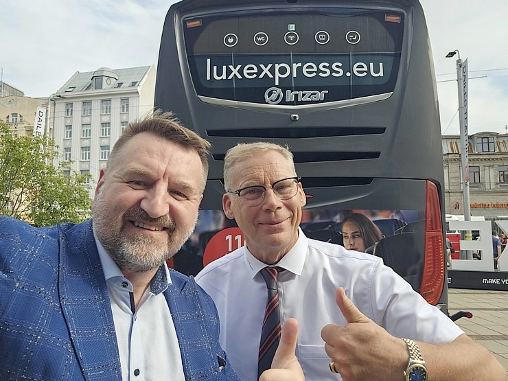 Retro autobusu festivāls - «Lux Express Latvia» atzīmē 30 gadu jubileju pasažieru pārvadājumu jomā Retro autobusu festivāls - «Lux Express Latvia» atzīmē 30 gadu jubileju pasažieru pārvadājumu jomā 375456