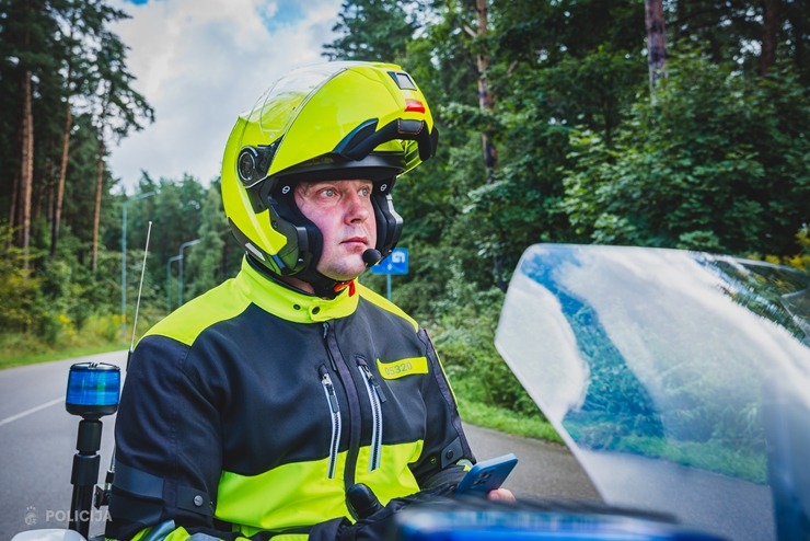 Tiek prezentētas Valsts policijas motoekipāžu jaunas formas. Foto: Artūrs Blomkalns 375756