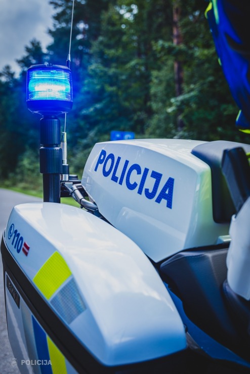 Tiek prezentētas Valsts policijas motoekipāžu jaunas formas. Foto: Artūrs Blomkalns 375758
