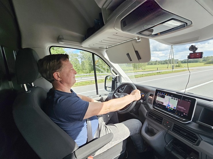 1685 km, no Rīgas līdz Čerkasiem Ukrainā, triju kravas autobusu SIXT konvojs nobrauc 24 stundās 376223