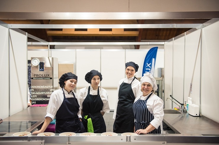 Ķīpsalā norit Baltijas lielākā pārtikas industrijas izstāde «Riga Food 2025», kurai ir jau 30 gadu dzimšanas diena. Foto: Ieva Makare 376343