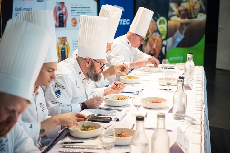Ķīpsalā norit Baltijas lielākā pārtikas industrijas izstāde «Riga Food 2025», kurai ir jau 30 gadu dzimšanas diena. Foto: Ieva Makare 376344