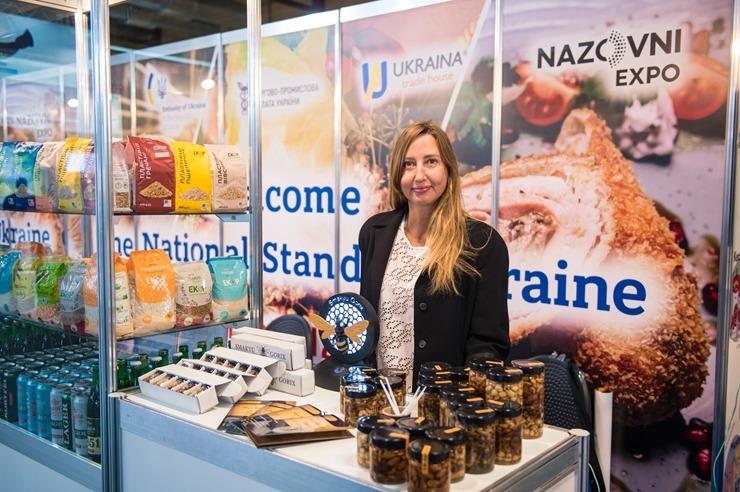 Ķīpsalā norit Baltijas lielākā pārtikas industrijas izstāde «Riga Food 2025», kurai ir jau 30 gadu dzimšanas diena. Foto: Ieva Makare 376357