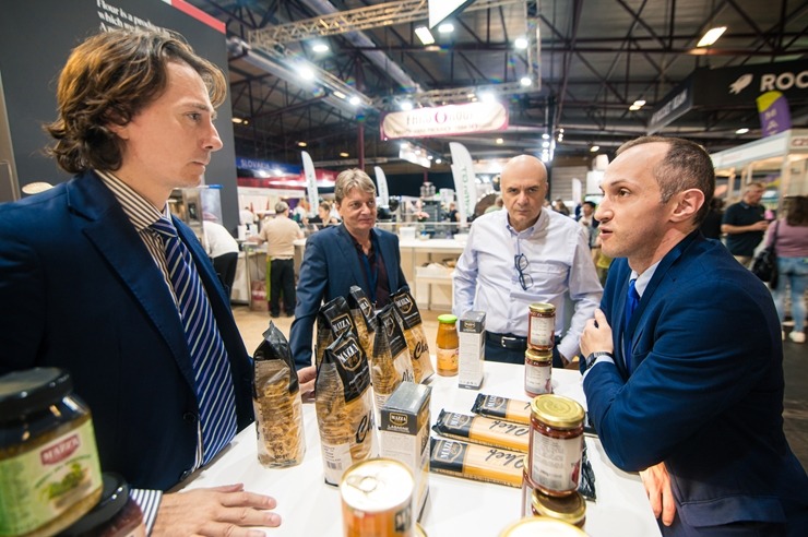 Ķīpsalā norit Baltijas lielākā pārtikas industrijas izstāde «Riga Food 2025», kurai ir jau 30 gadu dzimšanas diena. Foto: Ieva Makare 376362