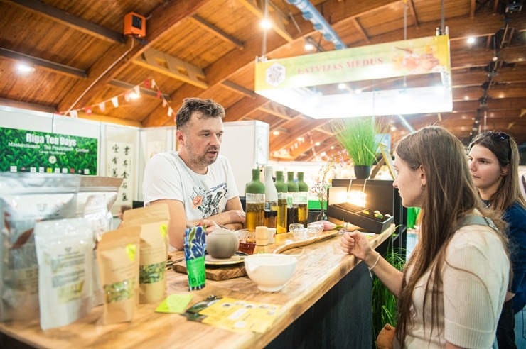 Ķīpsalā norit Baltijas lielākā pārtikas industrijas izstāde «Riga Food 2025», kurai ir jau 30 gadu dzimšanas diena. Foto: Ieva Makare 376370