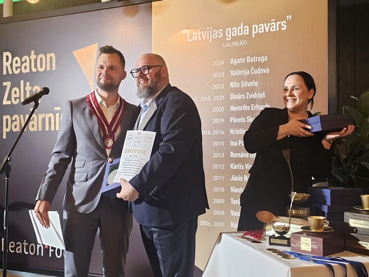 «Latvijas gada pavārs 2025» Emīls Skalbergs, restorāns «John - John chefs hall» un «Latvijas pavārzellis 2025» - Rota Gundega Klētniece, restorāns «Fe 376655
