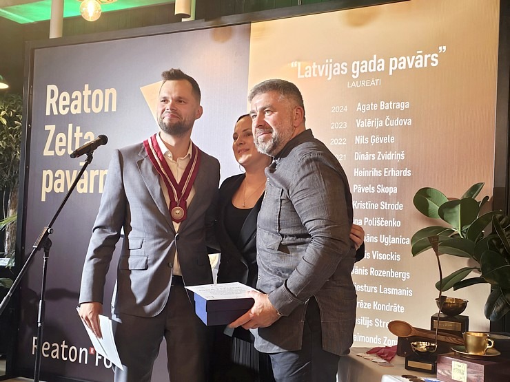 «Latvijas gada pavārs 2025» Emīls Skalbergs, restorāns «John - John chefs hall» un «Latvijas pavārzellis 2025» - Rota Gundega Klētniece, restorāns «Fe 376657