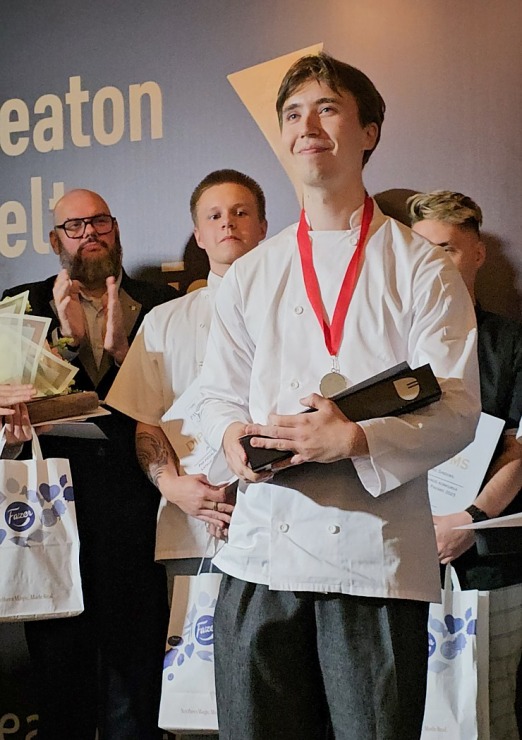 «Latvijas gada pavārs 2025» Emīls Skalbergs, restorāns «John - John chefs hall» un «Latvijas pavārzellis 2025» - Rota Gundega Klētniece, restorāns «Fe 376673