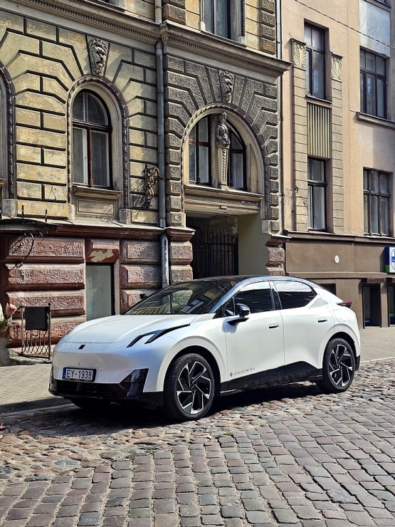 Apceļojam Rīgu ar elektrisko vāģi «Lynk & Co 02» no Ķīnas, ko Latvijā pārstāv «Mūsa Motors Rīga» 376873