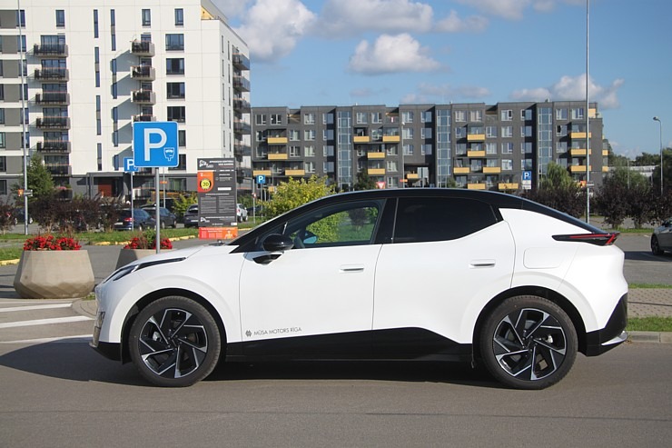 Apceļojam Rīgu ar elektrisko vāģi «Lynk & Co 02» no Ķīnas, ko Latvijā pārstāv «Mūsa Motors Rīga» 376865