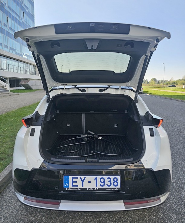Apceļojam Rīgu ar elektrisko vāģi «Lynk & Co 02» no Ķīnas, ko Latvijā pārstāv «Mūsa Motors Rīga» 376891