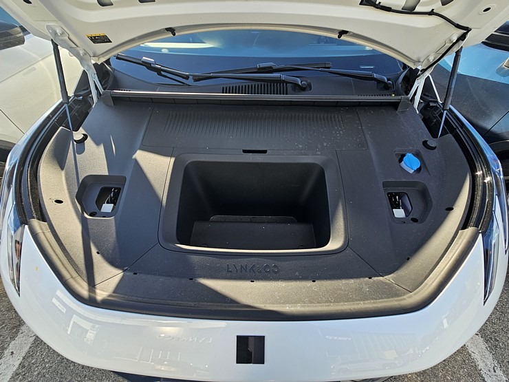 Apceļojam Rīgu ar elektrisko vāģi «Lynk & Co 02» no Ķīnas, ko Latvijā pārstāv «Mūsa Motors Rīga» 376893