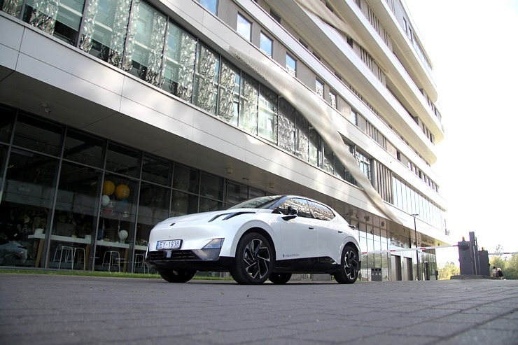 Apceļojam Rīgu ar elektrisko vāģi «Lynk & Co 02» no Ķīnas, ko Latvijā pārstāv «Mūsa Motors Rīga» 376894