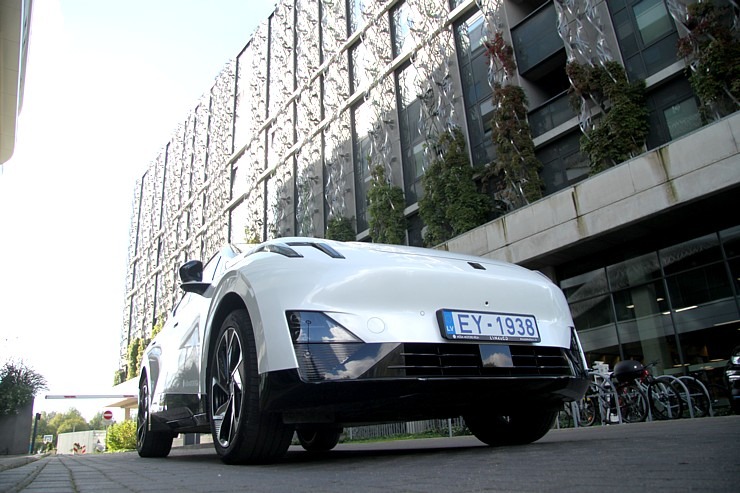 Apceļojam Rīgu ar elektrisko vāģi «Lynk & Co 02» no Ķīnas, ko Latvijā pārstāv «Mūsa Motors Rīga» 376895