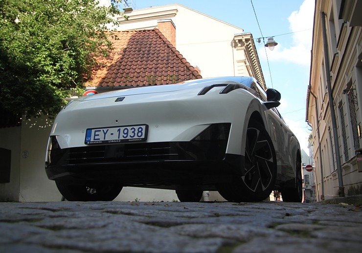 Apceļojam Rīgu ar elektrisko vāģi «Lynk & Co 02» no Ķīnas, ko Latvijā pārstāv «Mūsa Motors Rīga» 376899