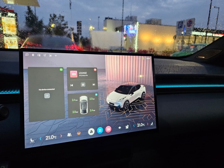 Apceļojam Rīgu ar elektrisko vāģi «Lynk & Co 02» no Ķīnas, ko Latvijā pārstāv «Mūsa Motors Rīga» 376902