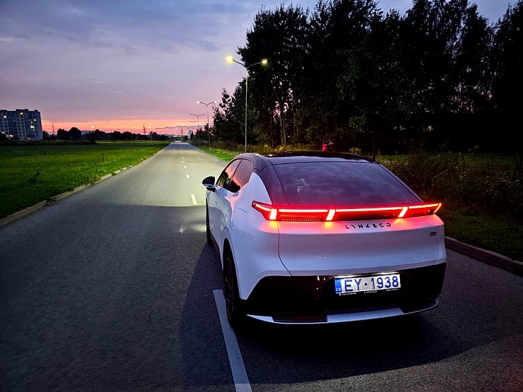 Apceļojam Rīgu ar elektrisko vāģi «Lynk & Co 02» no Ķīnas, ko Latvijā pārstāv «Mūsa Motors Rīga» 376903
