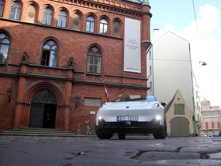 Apceļojam Rīgu ar elektrisko vāģi «Lynk & Co 02» no Ķīnas, ko Latvijā pārstāv «Mūsa Motors Rīga» 376870