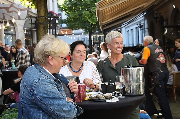 Restorāns «Buržujs» Berga bazārā pulcē gardēžus uz 16.Rīgas Austeru festivālu 377144