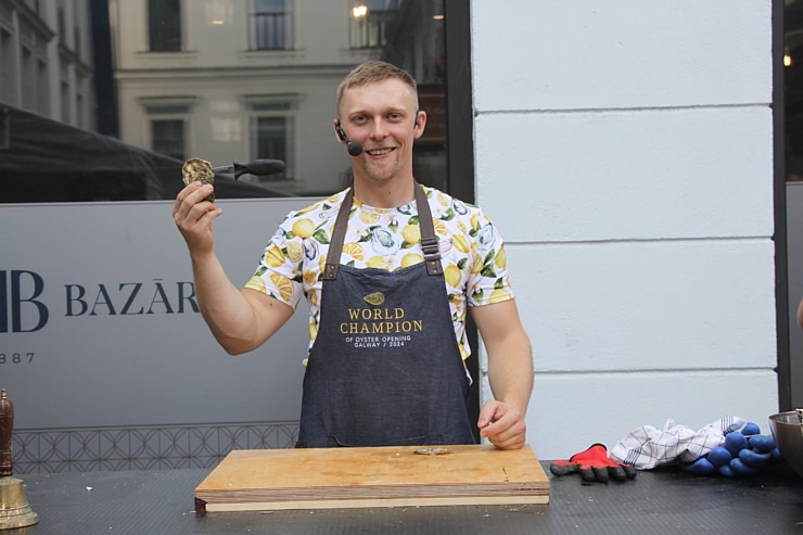 Restorāns «Buržujs» Berga bazārā pulcē gardēžus uz 16.Rīgas Austeru festivālu 377155