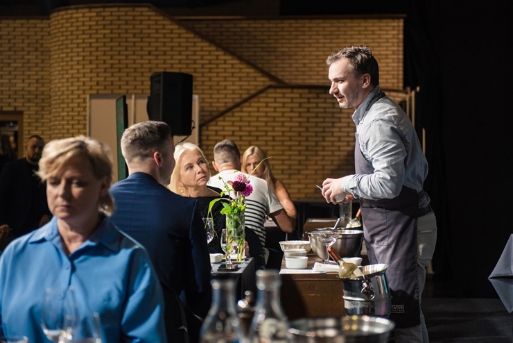 Izstādē «RigaFood 2025» uz Gemoss skatuves noteica viesmīļu konkursa «Latvijas viesmīlības zvaigzne» uzvarētāju - Juris Semjonovs Izstādē «RigaFood 2025» uz Gemoss skatuves noteica viesmīļu konkursa «Latvijas viesmīlības zvaigzne» uzvarētāju - Juris Semjonovs 377396