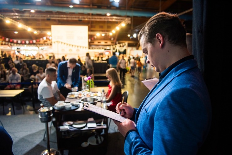 Izstādē «RigaFood 2025» uz Gemoss skatuves noteica viesmīļu konkursa «Latvijas viesmīlības zvaigzne» uzvarētāju - Juris Semjonovs Izstādē «RigaFood 2025» uz Gemoss skatuves noteica viesmīļu konkursa «Latvijas viesmīlības zvaigzne» uzvarētāju - Juris Semjonovs 377397