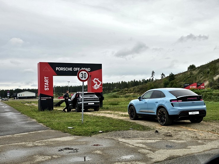Travelnews.lv piedalās jaudīgā «Porsche Off-Road Experience» pasākumā, kas notiek sporta kompleksā «333» 377536