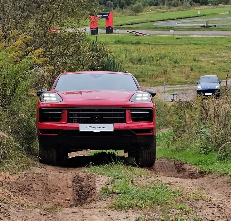 Travelnews.lv piedalās jaudīgā «Porsche Off-Road Experience» pasākumā, kas notiek sporta kompleksā «333» Travelnews.lv piedalās jaudīgā «Porsche Off-Road Experience» pasākumā, kas notiek sporta kompleksā «333» 377538