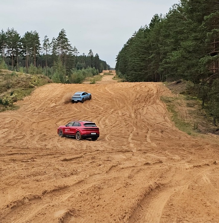 Travelnews.lv piedalās jaudīgā «Porsche Off-Road Experience» pasākumā, kas notiek sporta kompleksā «333» 377522