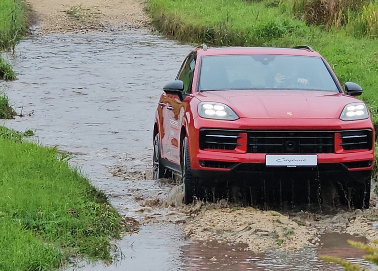 Travelnews.lv piedalās jaudīgā «Porsche Off-Road Experience» pasākumā, kas notiek sporta kompleksā «333» Travelnews.lv piedalās jaudīgā «Porsche Off-Road Experience» pasākumā, kas notiek sporta kompleksā «333» 377546