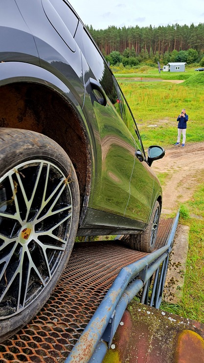 Travelnews.lv piedalās jaudīgā «Porsche Off-Road Experience» pasākumā, kas notiek sporta kompleksā «333» Travelnews.lv piedalās jaudīgā «Porsche Off-Road Experience» pasākumā, kas notiek sporta kompleksā «333» 377553
